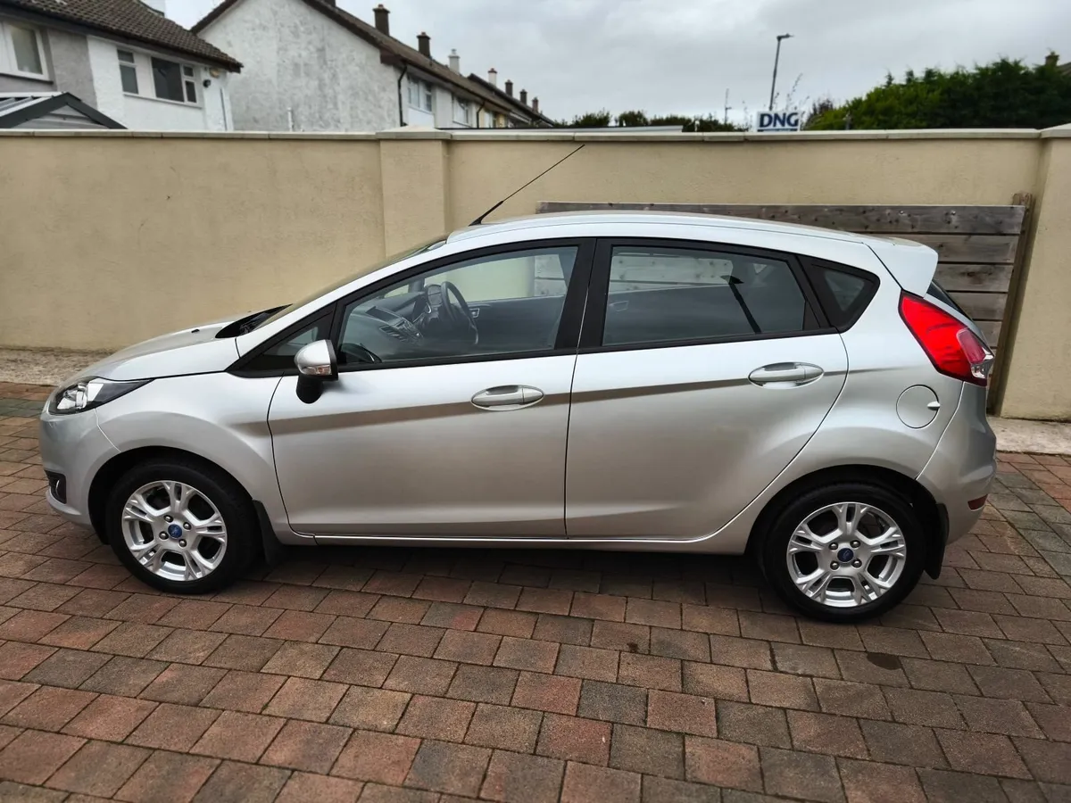 Ford Fiesta 2015 - Image 2