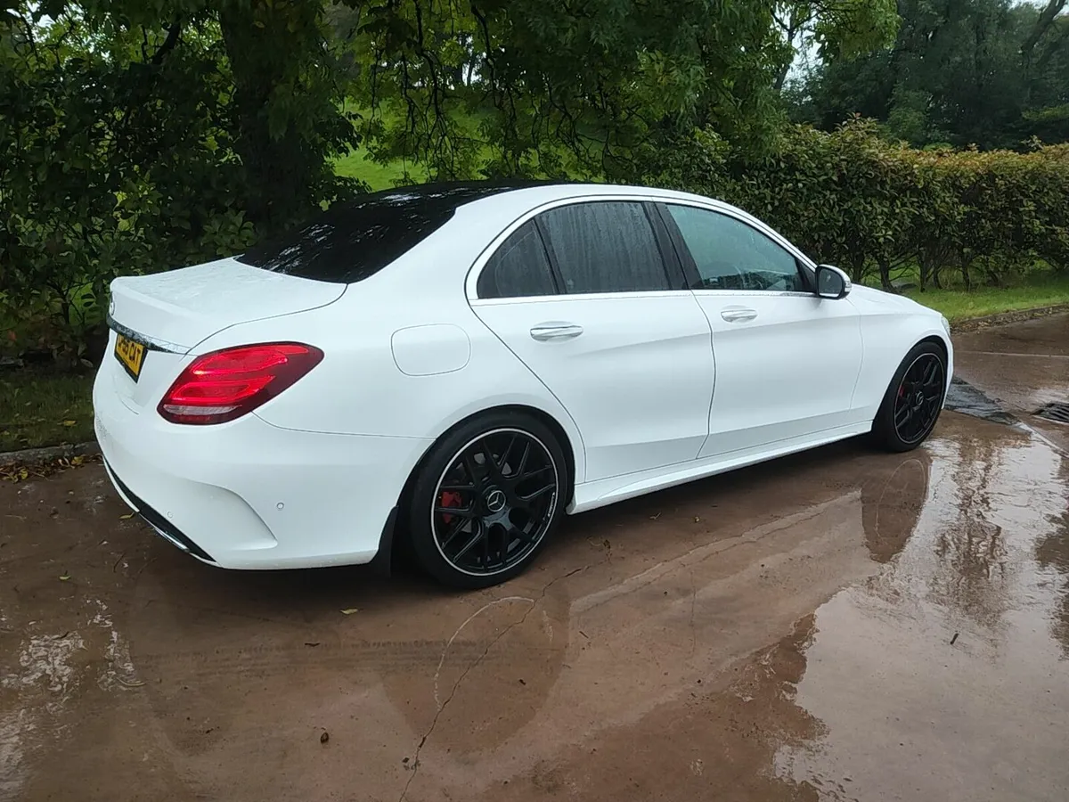 Mercedes Benz C220 D AMG LINE - Image 4