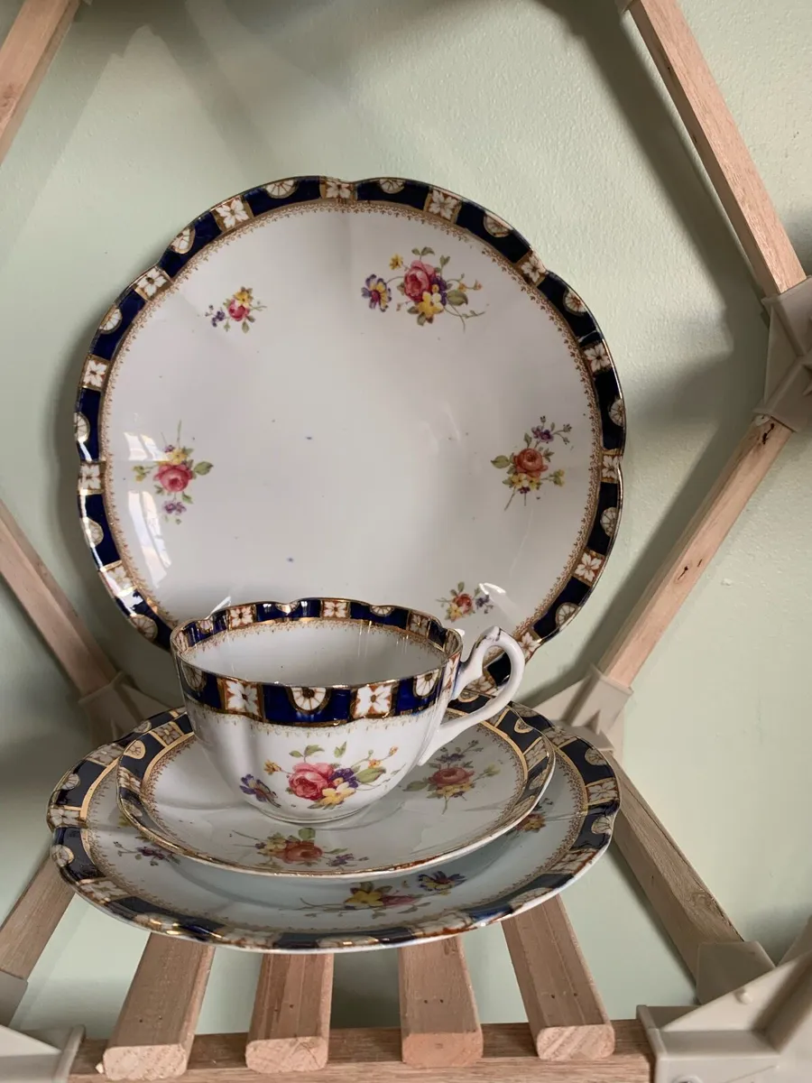 William Lowe 21 Piece China Tea Set - Image 1