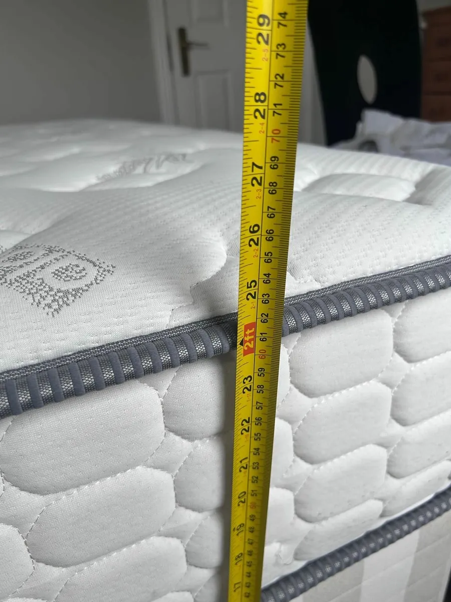 King size bed - Image 3