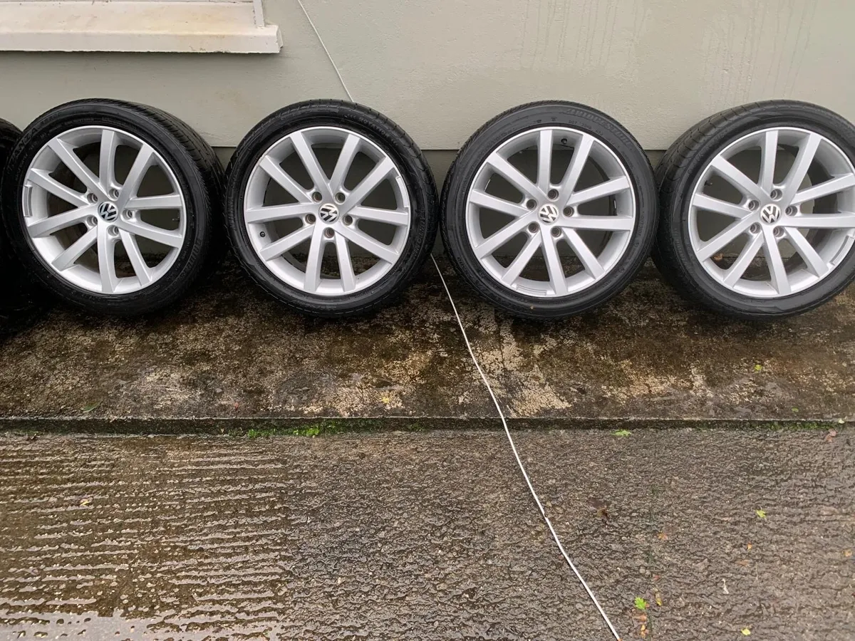 4 17” Vancouver alloys with 2 extra Tires - Image 1