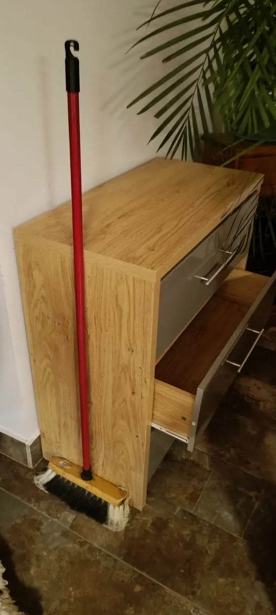 Chest of drawers - Image 1