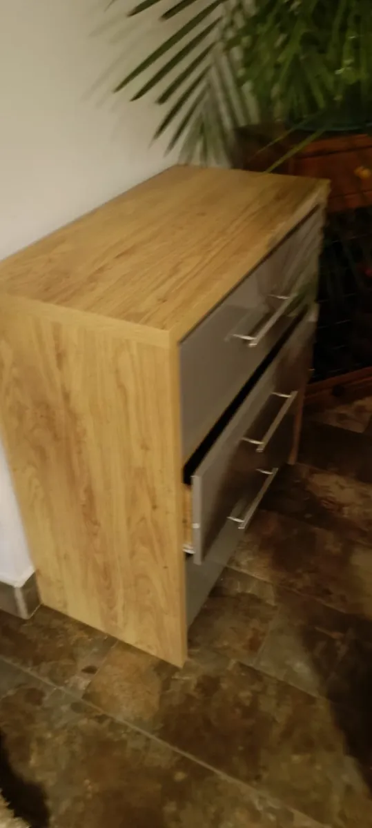Chest of drawers - Image 2