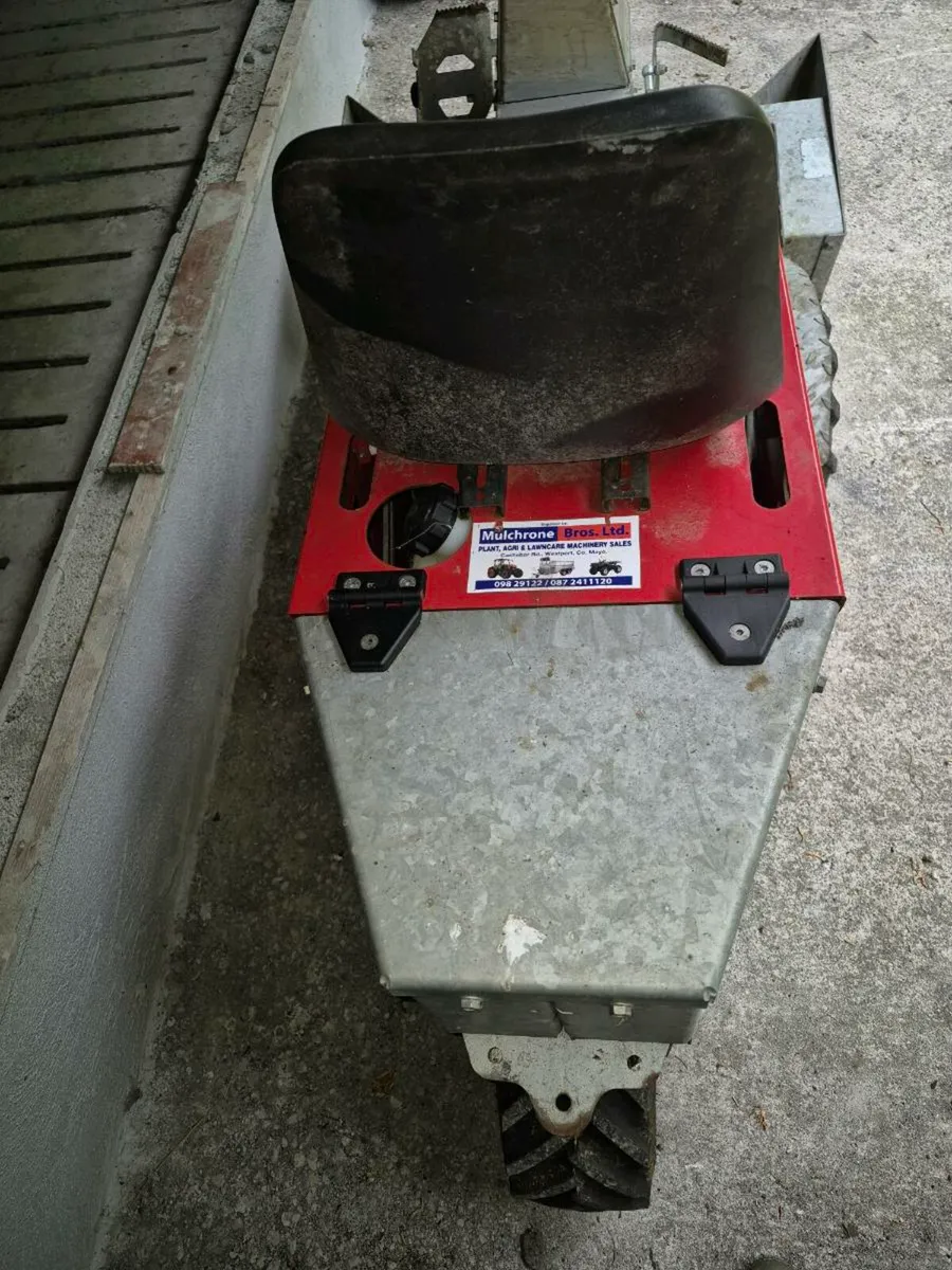 Ride on yard scraper - Image 3