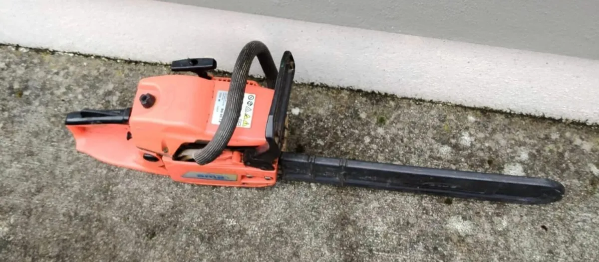 Chain saw - Image 1