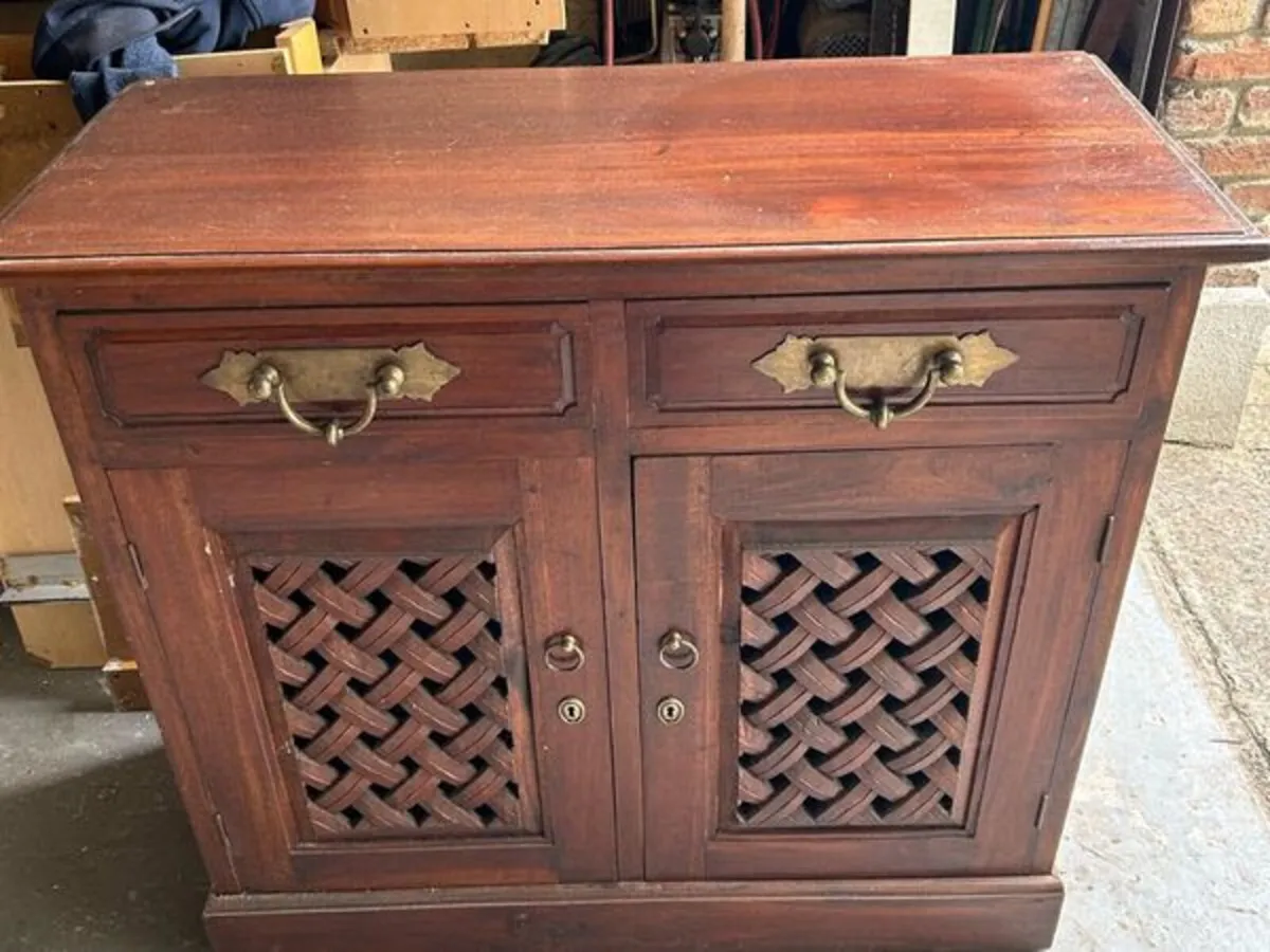 Side cabinets