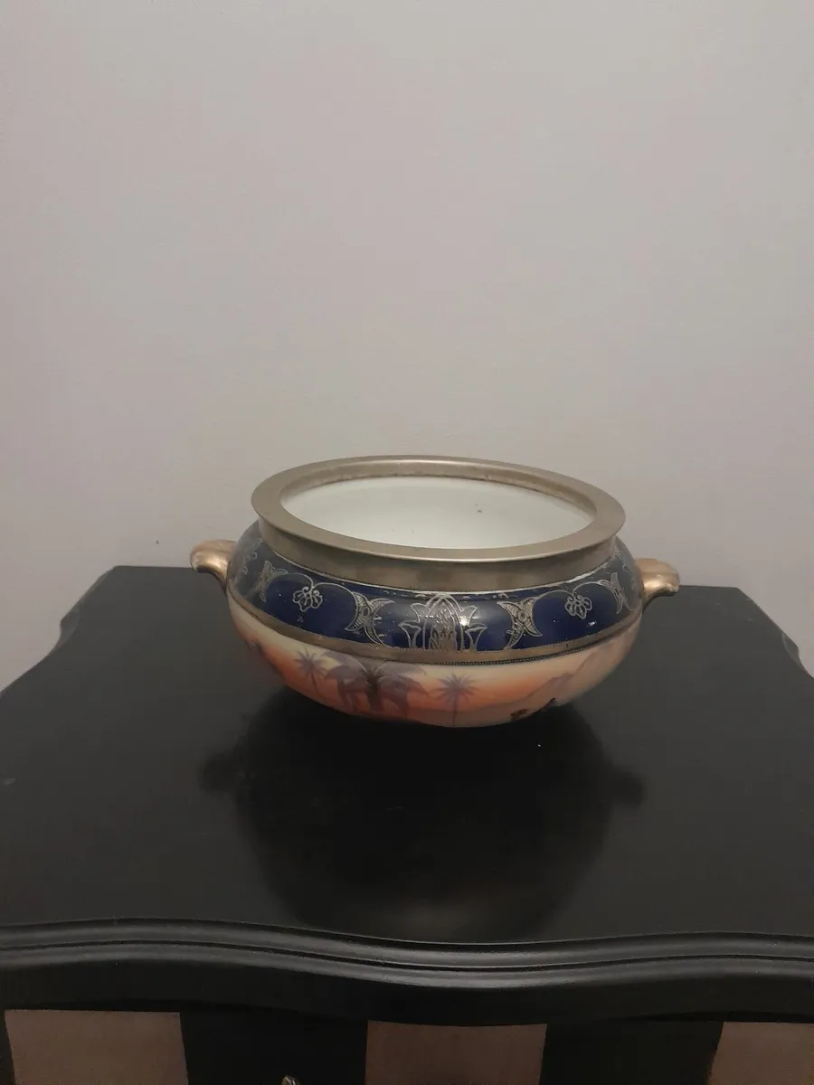 Biscuit Barrel, bowl ,sugar shaker. - Image 3