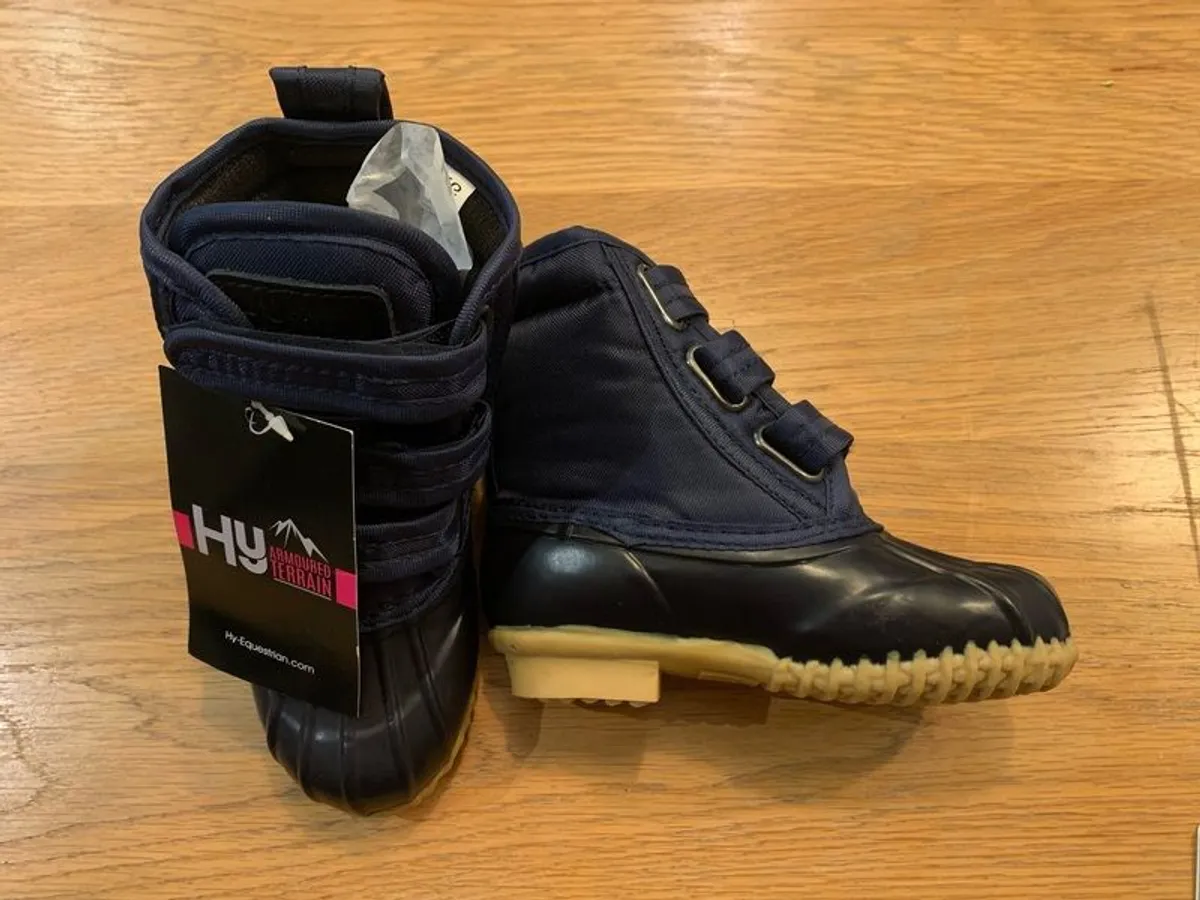 New Children's HyLAND Muck Boots Navy Size 28 (UK 10) - Image 1