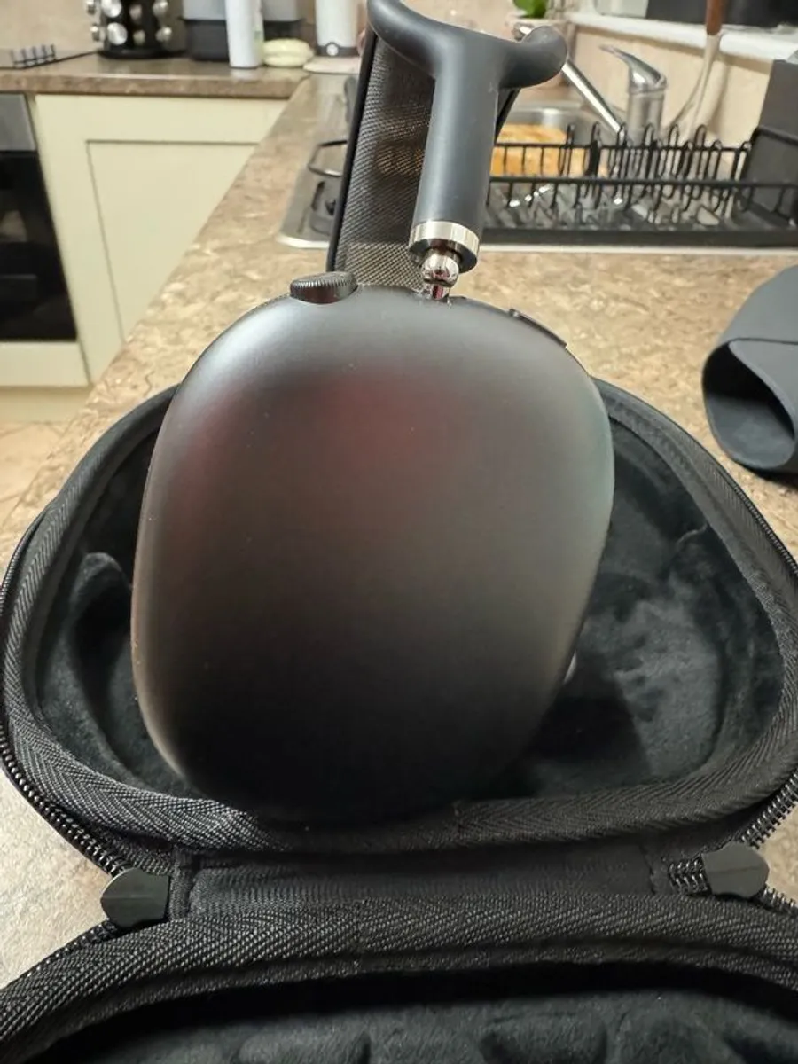 AirPods Max - Pristine Condition - Image 3