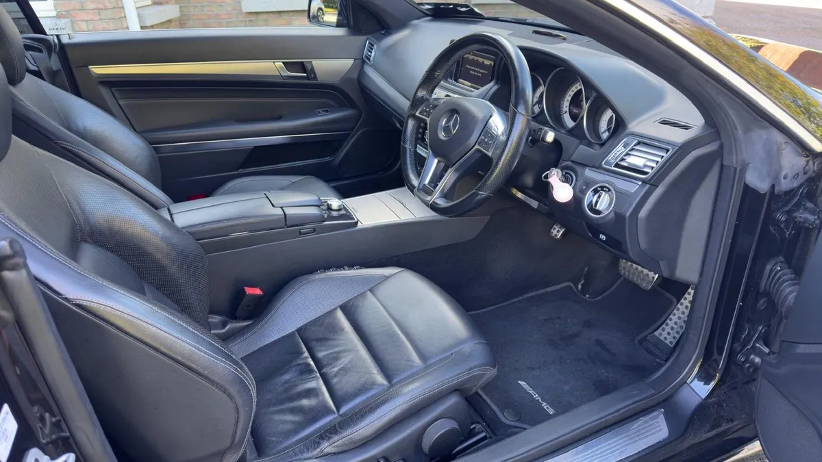 Mercedes Benz E 220 - Image 2