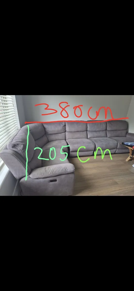 Corner couch - Image 1