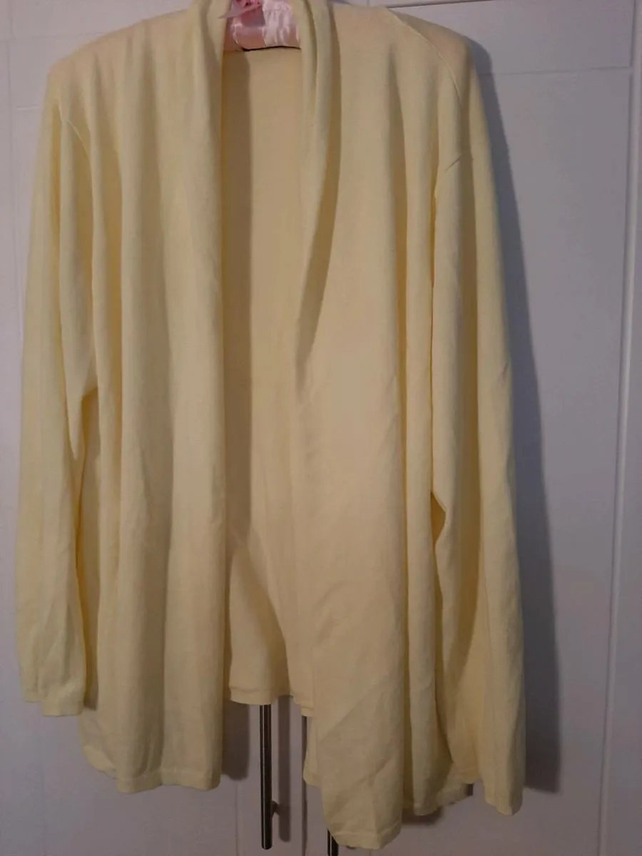 Tops (3) - Image 4