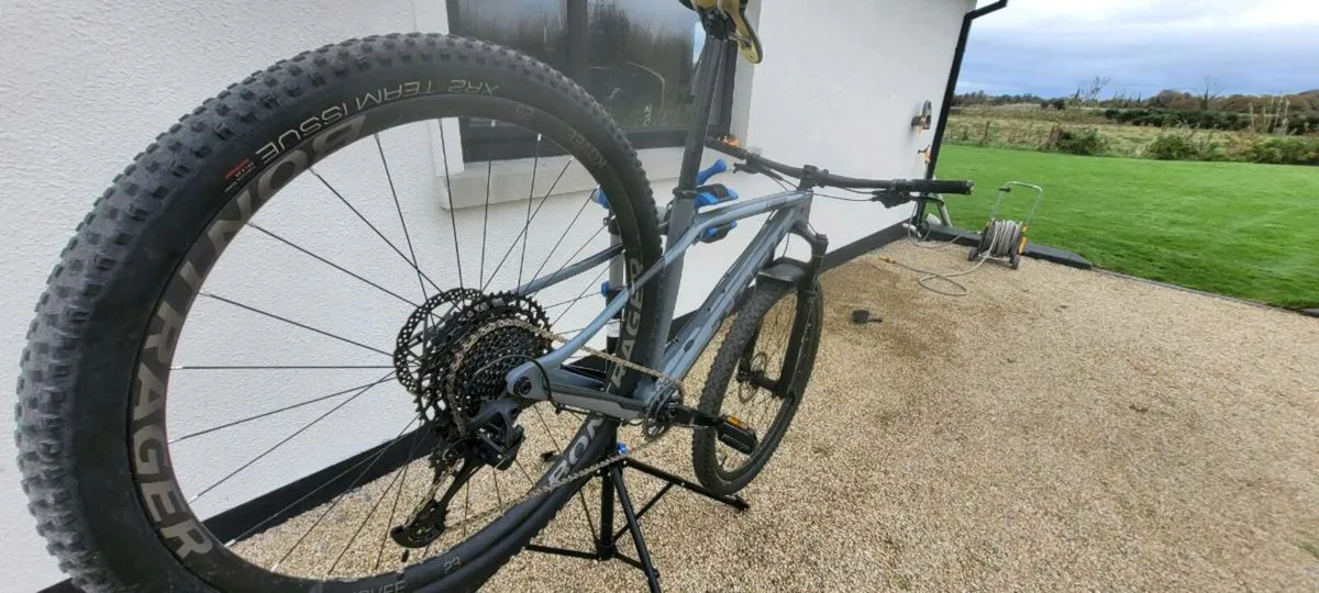 Trek Procaliber 9.7 Carbon Mountain Bike - Image 4