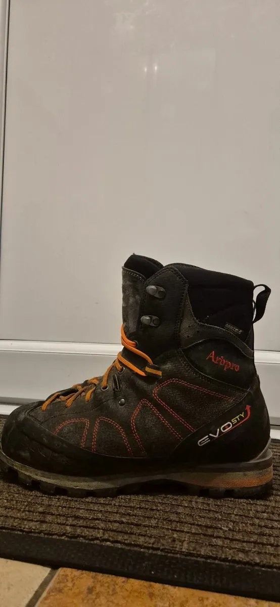 Chainsaw trousers/boots (Arbortec/Arbpro) - Image 3