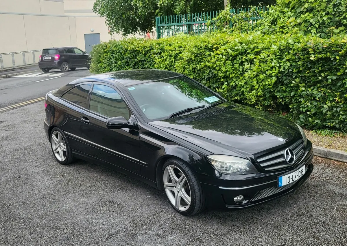 Mercedes-Benz C-Class 2010 - Image 2