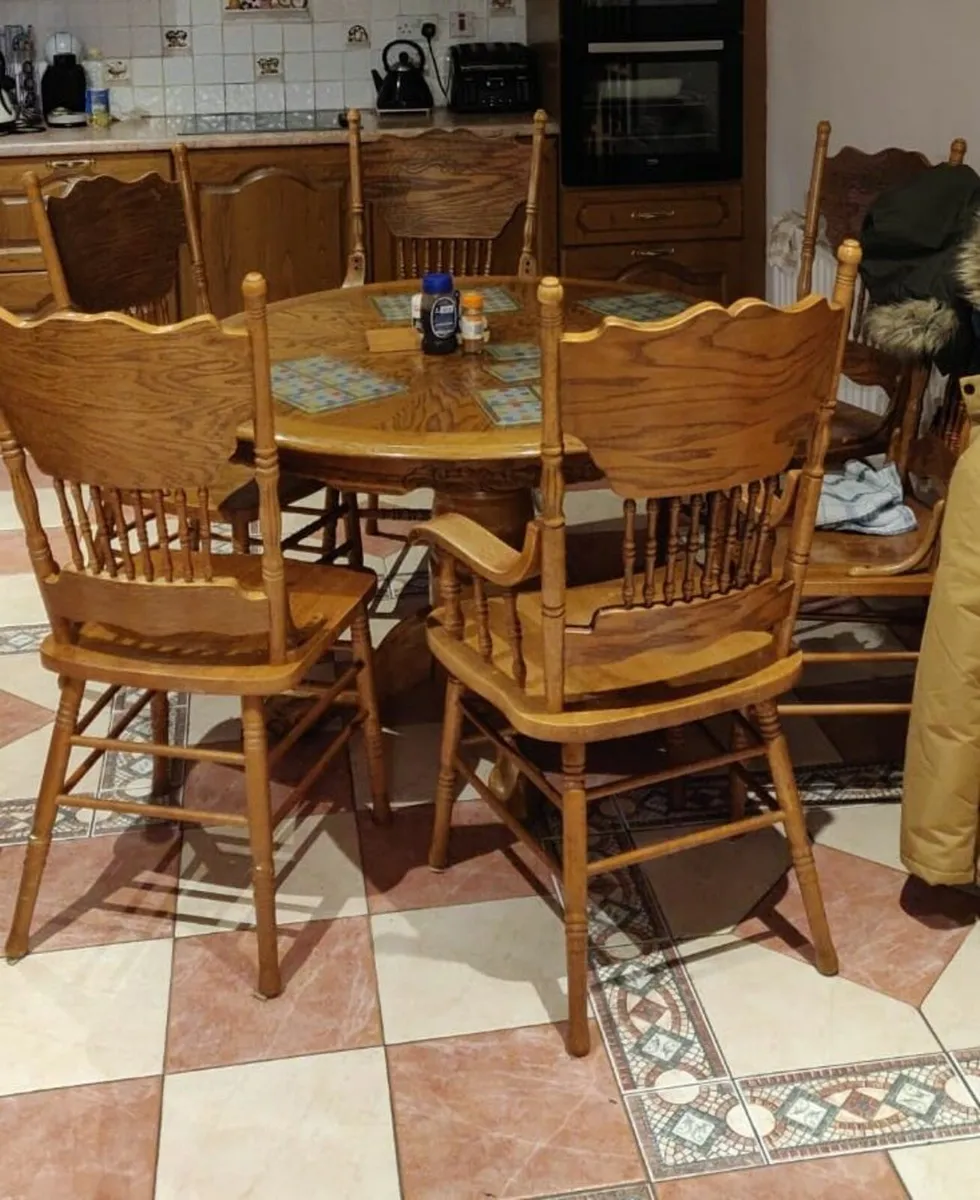 Table and chairs - Image 1