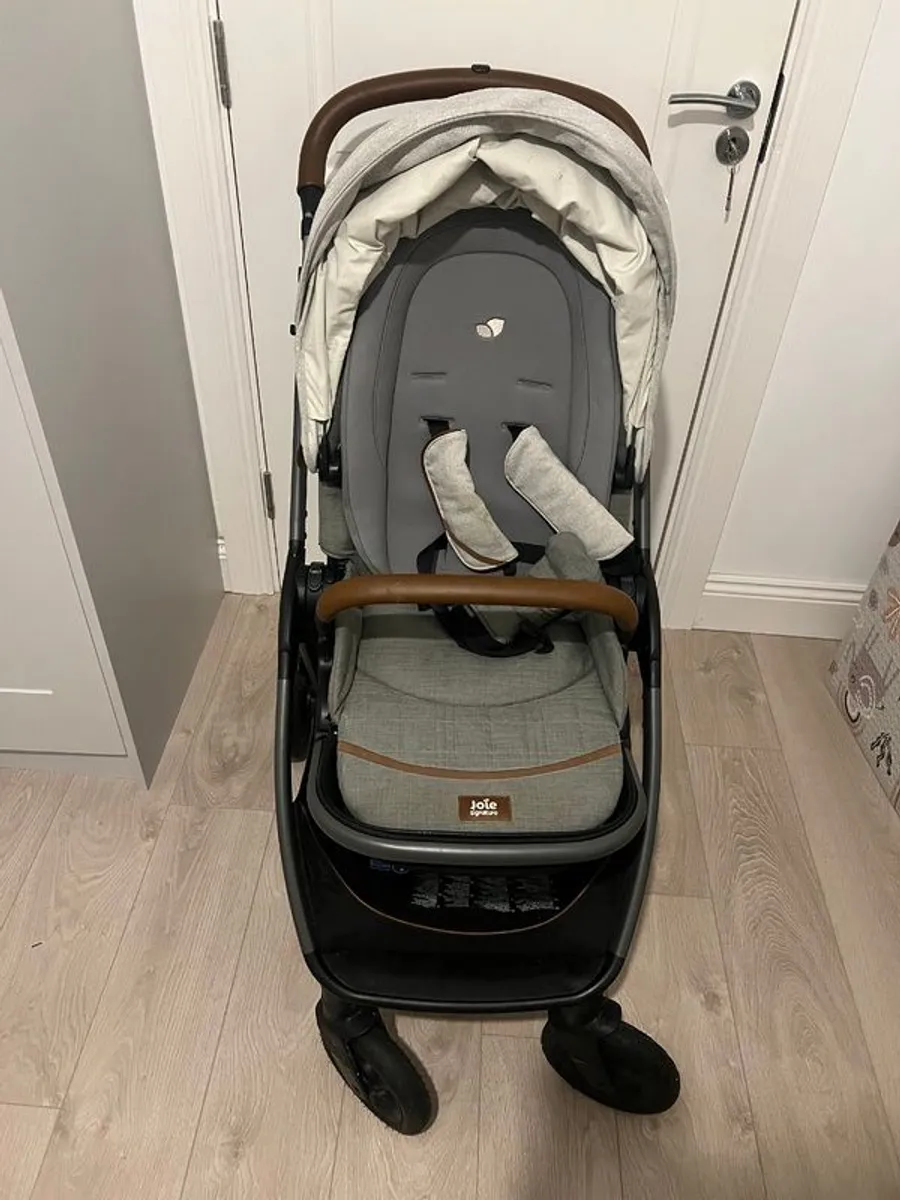 JOIE Signature Finiti Pram & Car Seat - Image 1