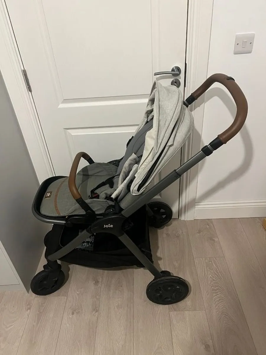 JOIE Signature Finiti Pram & Car Seat - Image 2