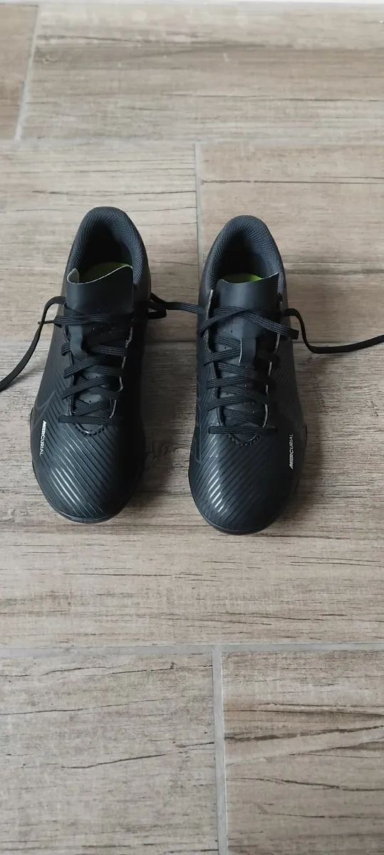 Football boots - Image 3