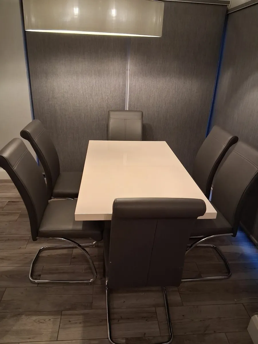 Kitchen table and 6 chairs - Image 3