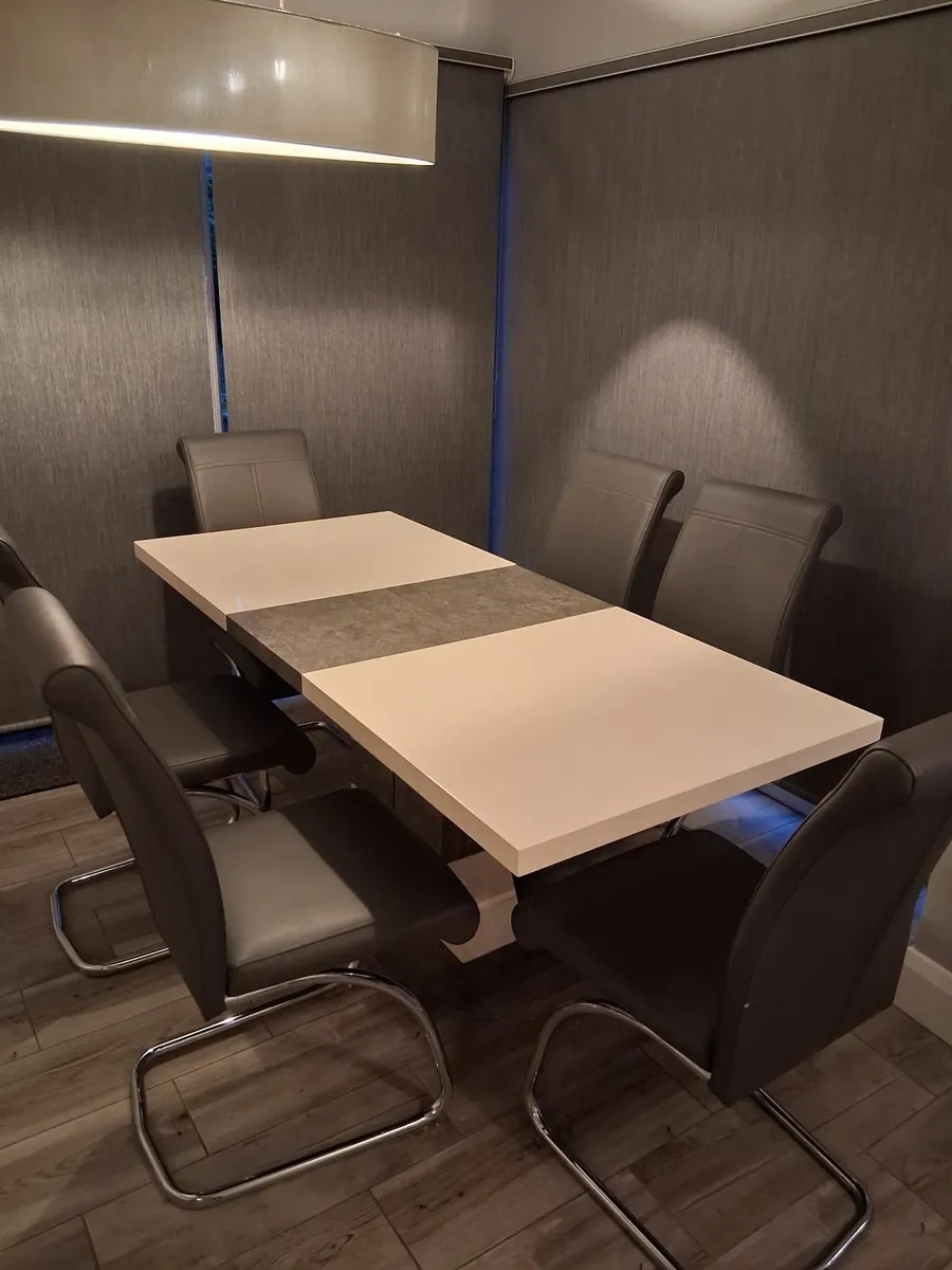 Kitchen table and 6 chairs - Image 4
