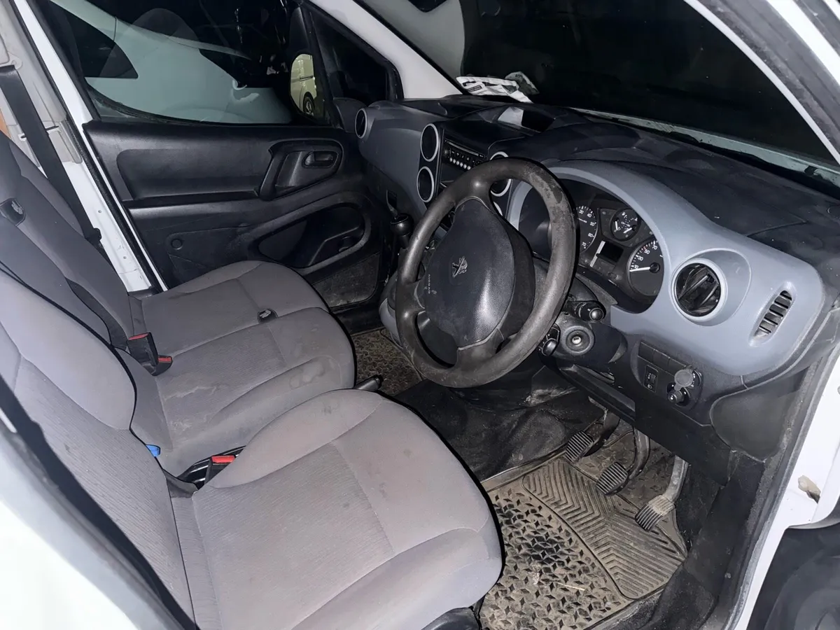 2012 Peugeot partner 11 month cvrt - Image 3