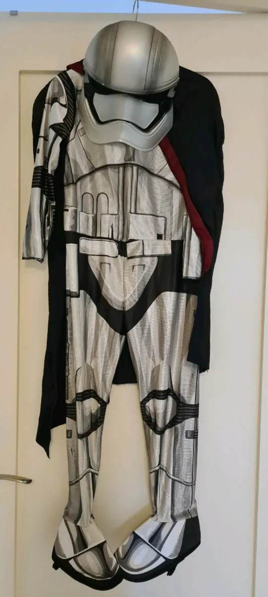 Star Wars costume with mask - Image 1