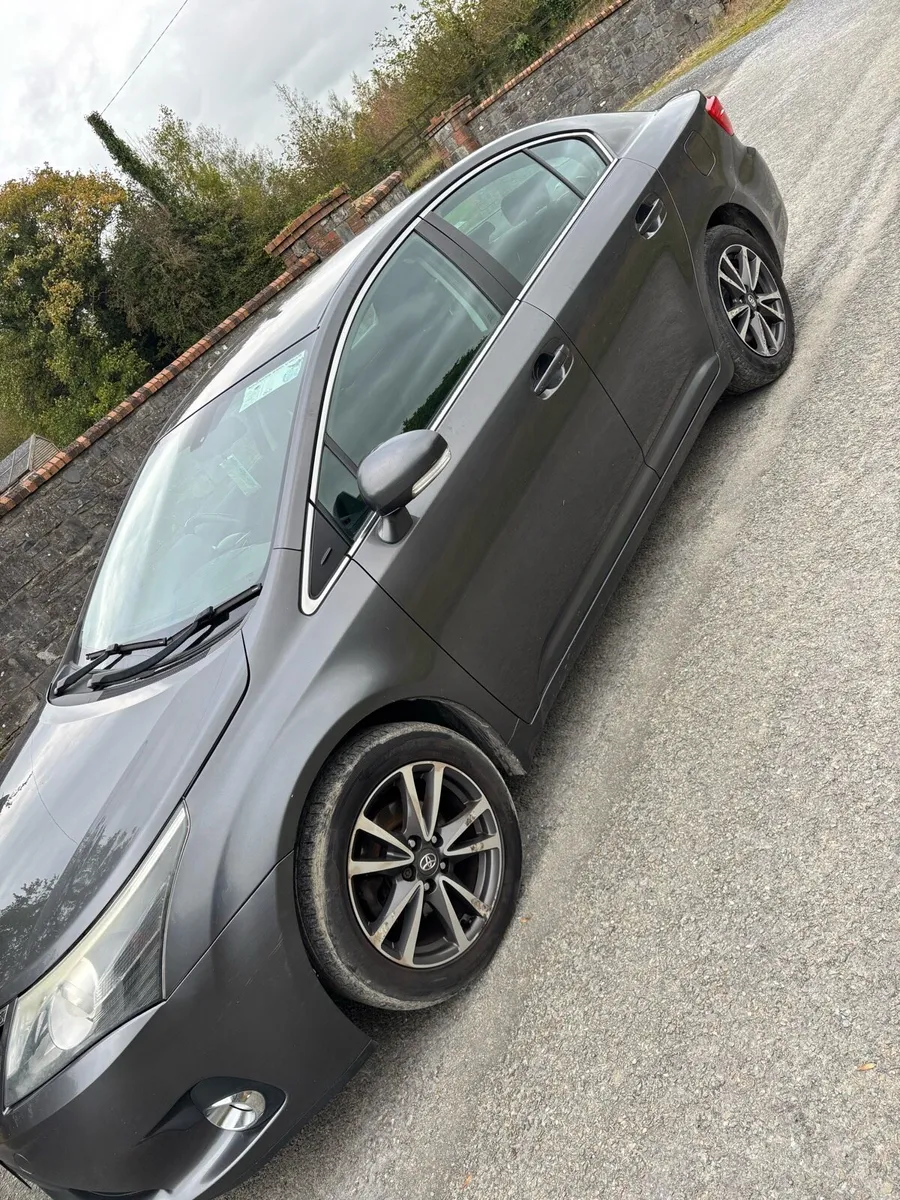 Toyota Avensis 2013 - Image 2