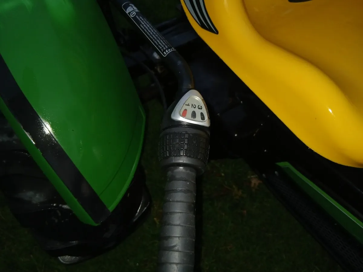 Berg John Deere BFR3 Go Kart with accessories - Image 2