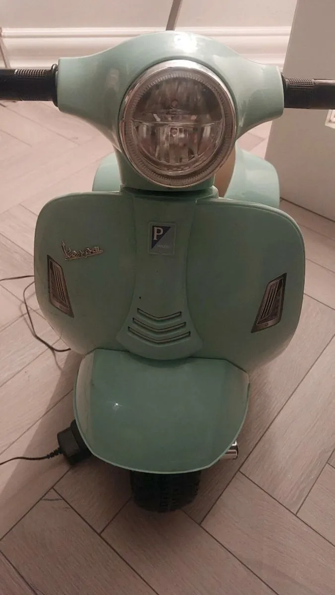 Vespa kids battery bike - Image 2