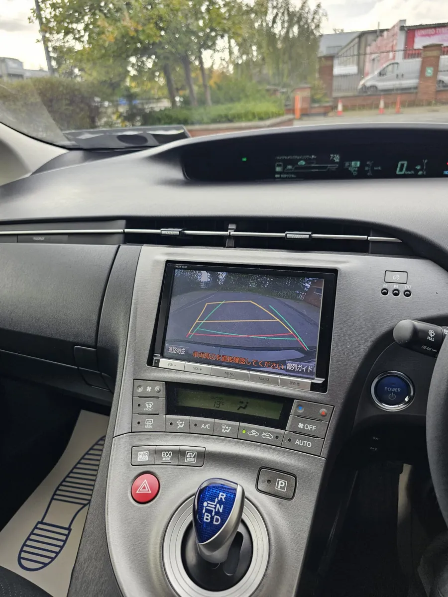 Toyota Prius 2014 Automatic Hybrid - Image 4