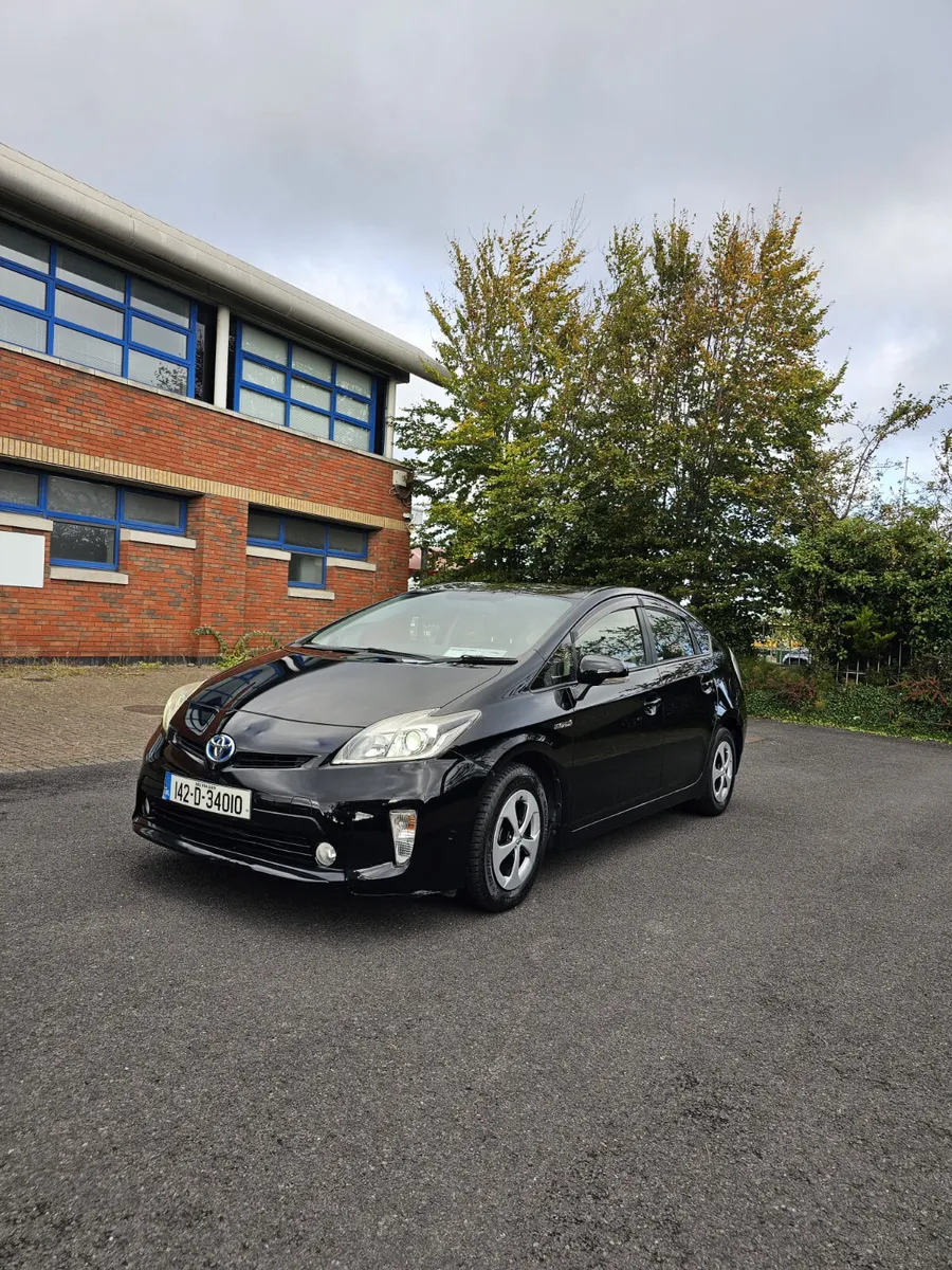 Toyota Prius 2014 Automatic Hybrid - Image 1