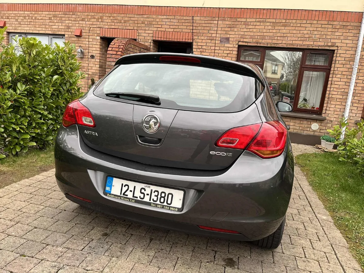 Vauxhall Astra 2012 - Image 2