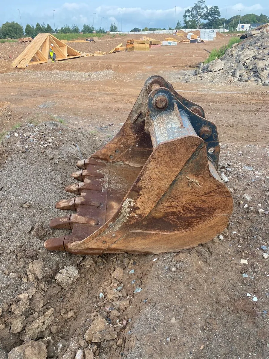 Digging bucket - Image 1