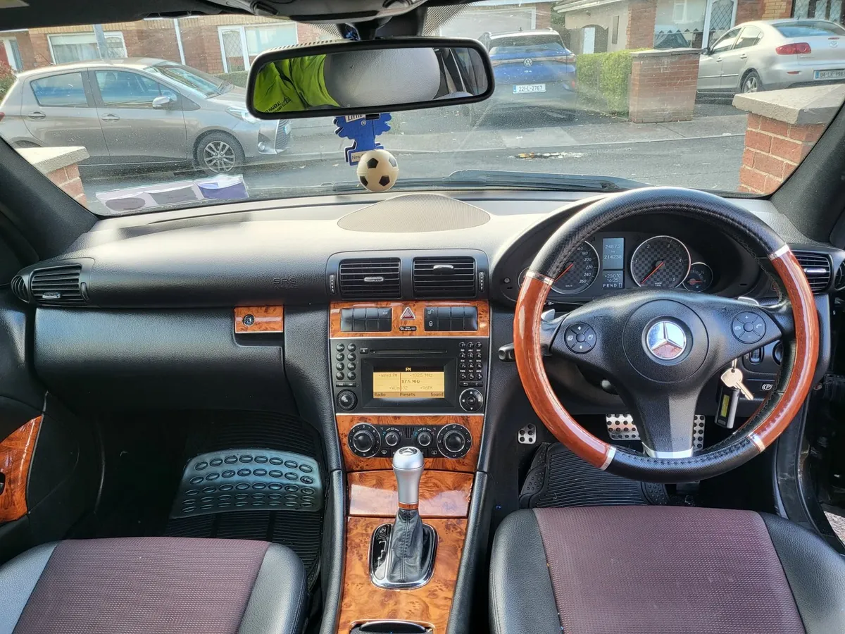 Mercedes-Benz C-Class 2010 - Image 3