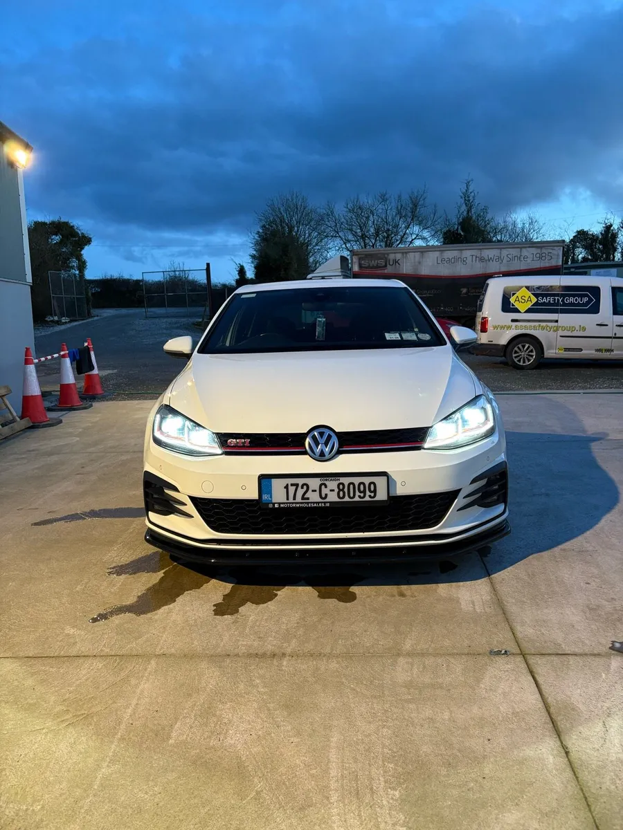 Volkswagen Golf GTI 2.0 tsi 245hp DSG - Image 3