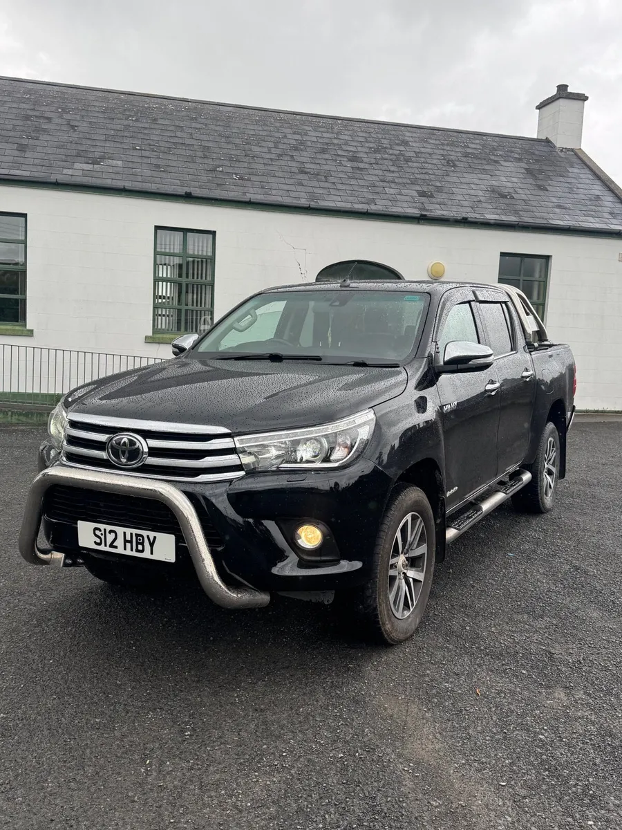 Toyota hilux invincible 2.4 - Image 1