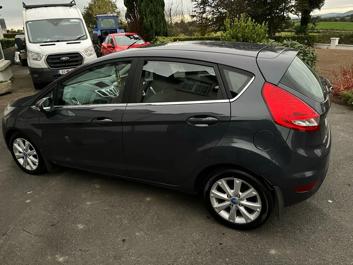 Ford Fiesta 2011 - Image 3