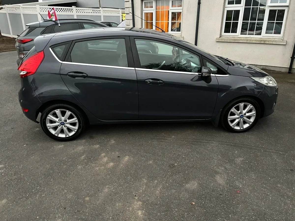 Ford Fiesta 2011 - Image 4