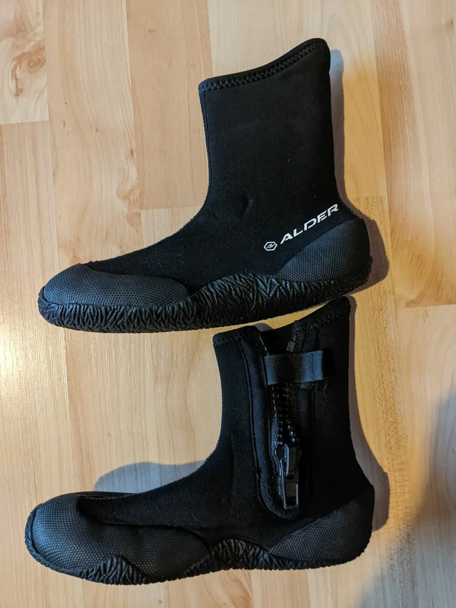 Wetsuit booties - Image 1