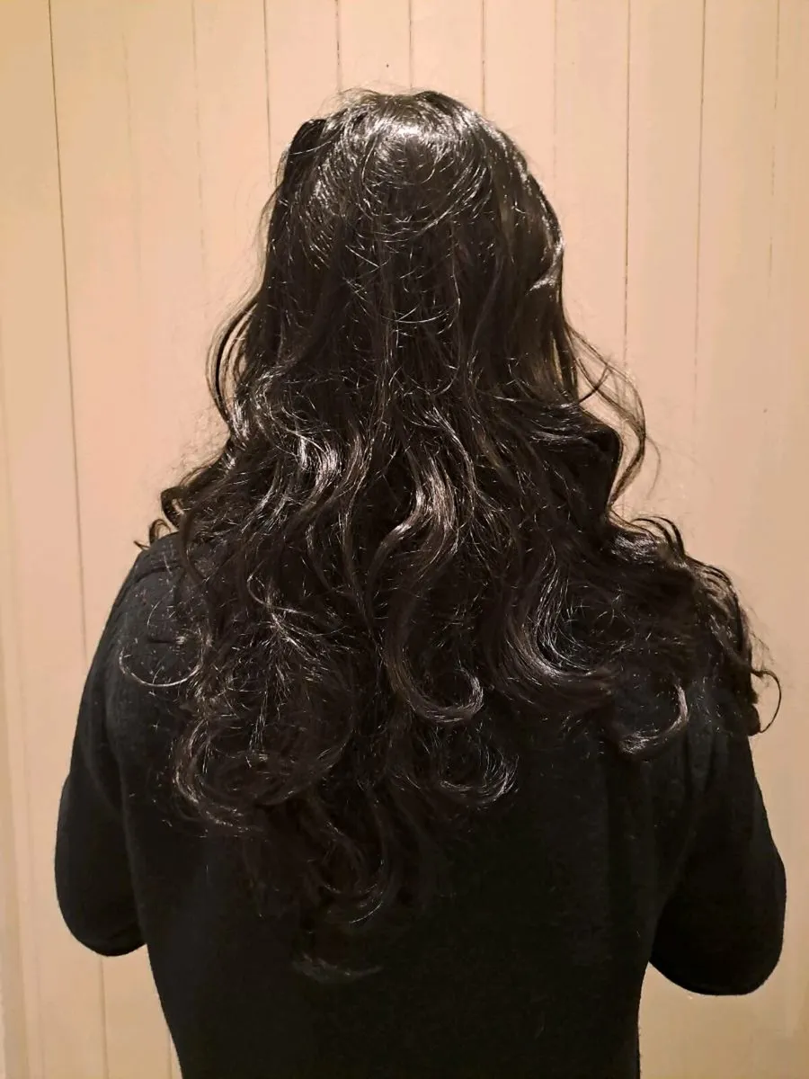 Black curly hair wig - Image 1