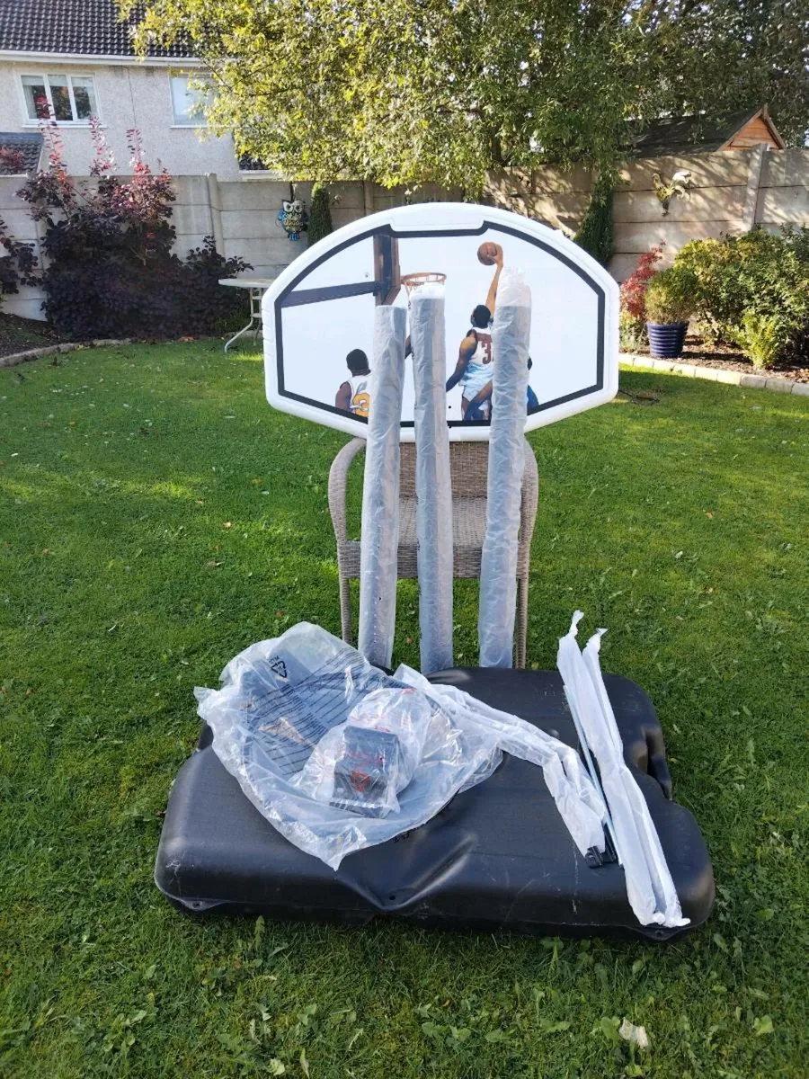 Basketball stand - Image 1