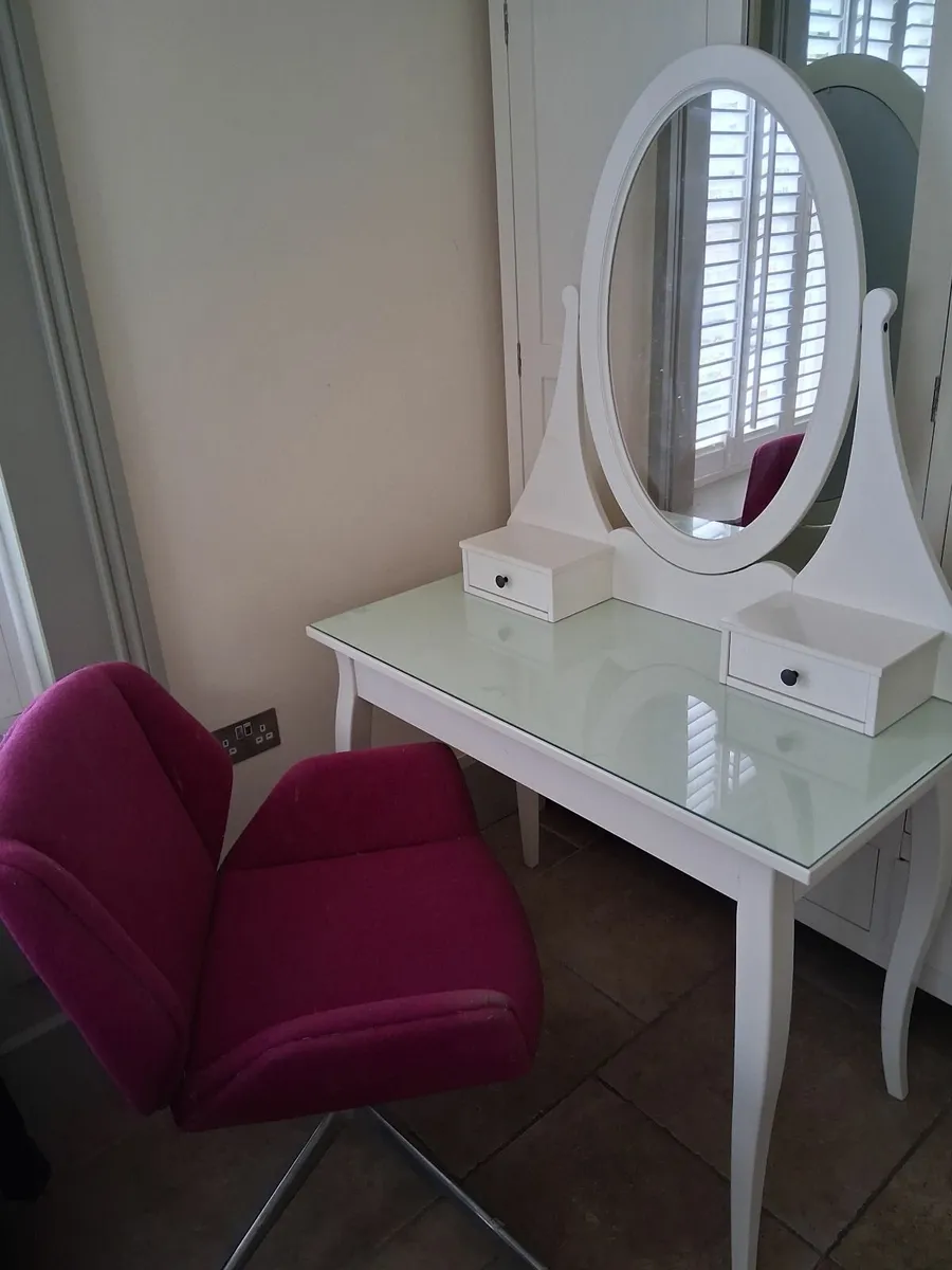Make up table - Image 1