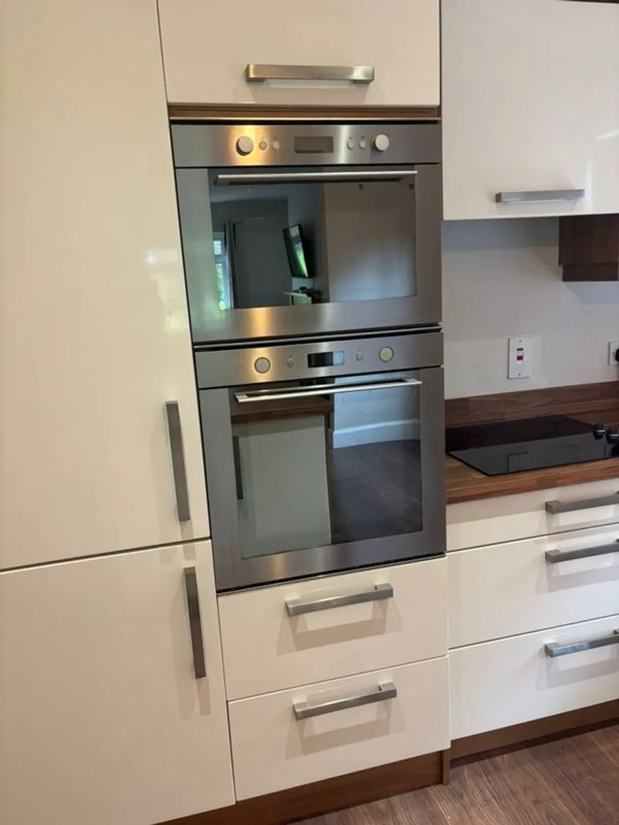 kitchen with island and appliances - Image 4