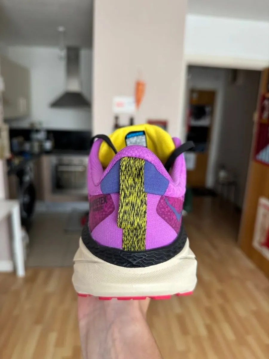 Beautiful and rare unisex Hoka trainers shoes. Gore-Tex ,Size 7 UK - Image 3