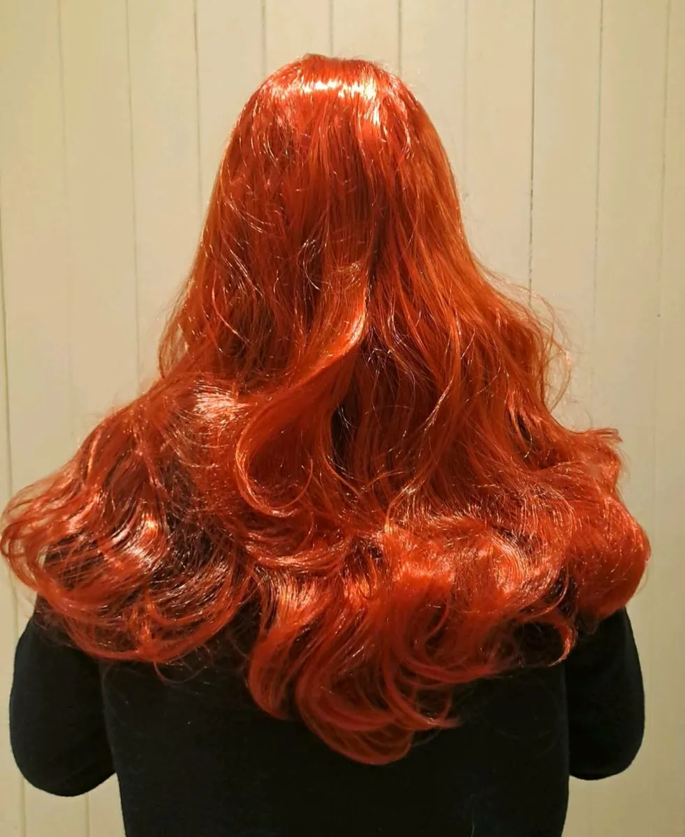 Red curly hair wig - Image 1