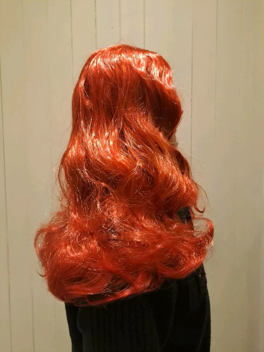 Red curly hair wig - Image 2