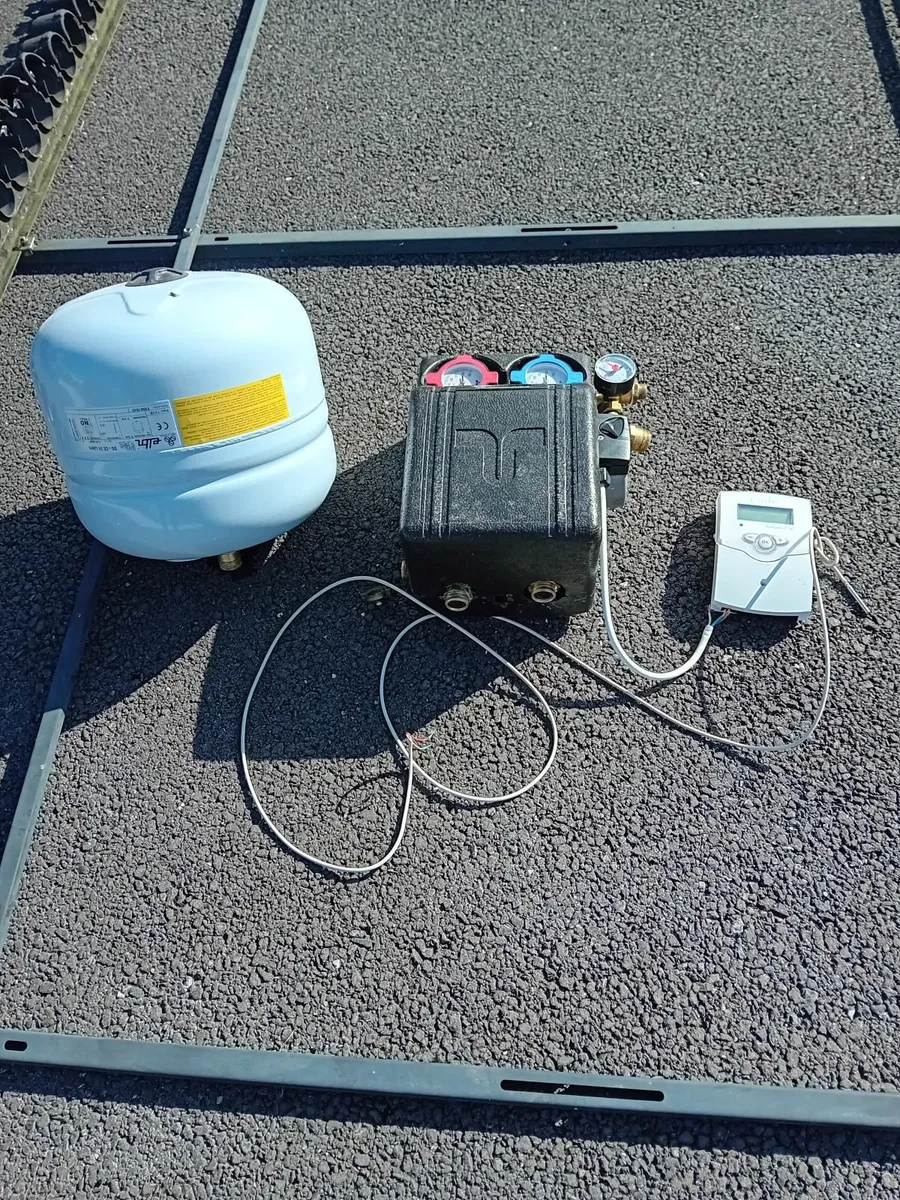 Solar Tube Hot Water System - Image 4