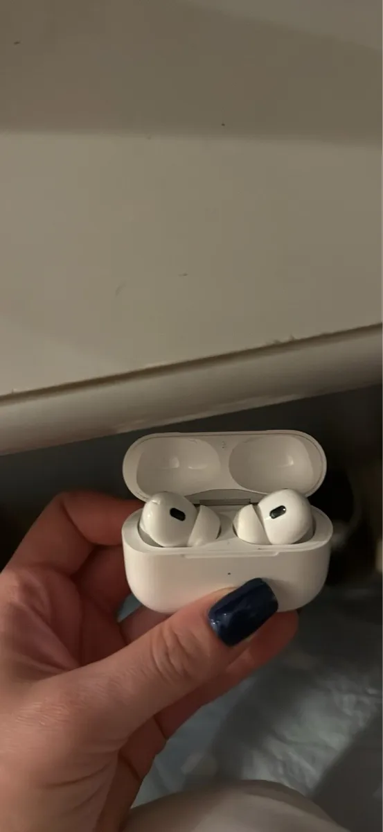 AirPods Pro 2nd Generation -Great condition - Image 2