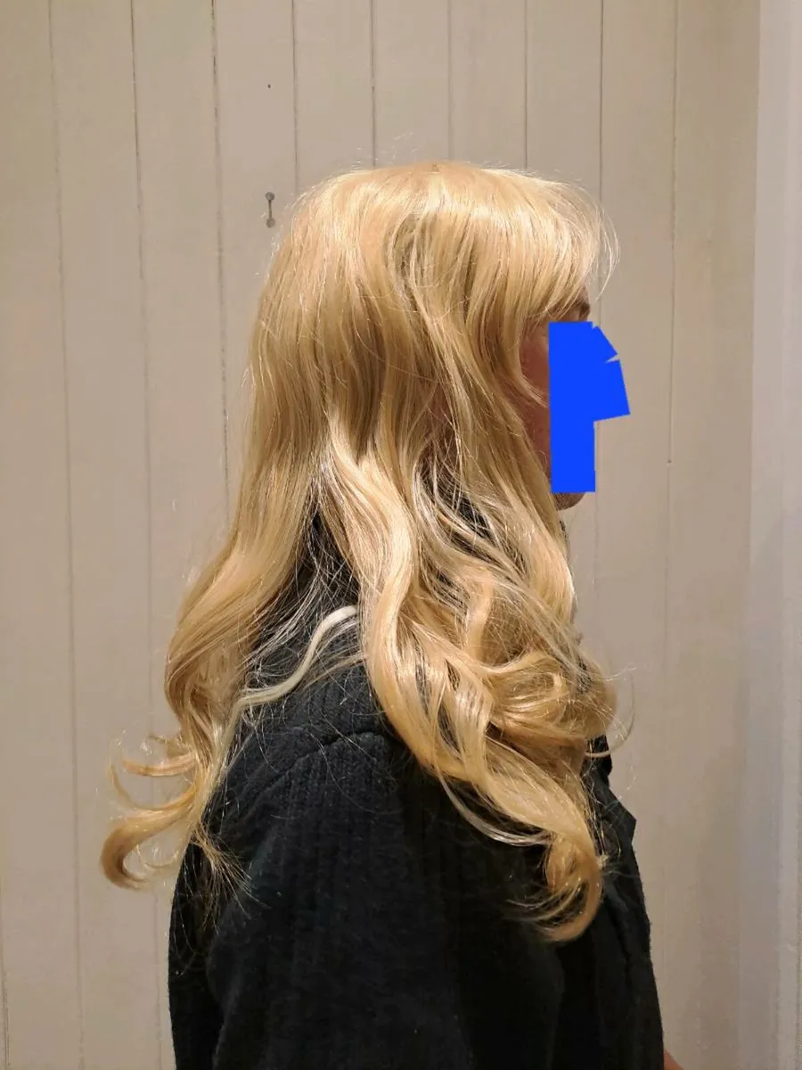 Honey blond curly hair Wig - Image 2